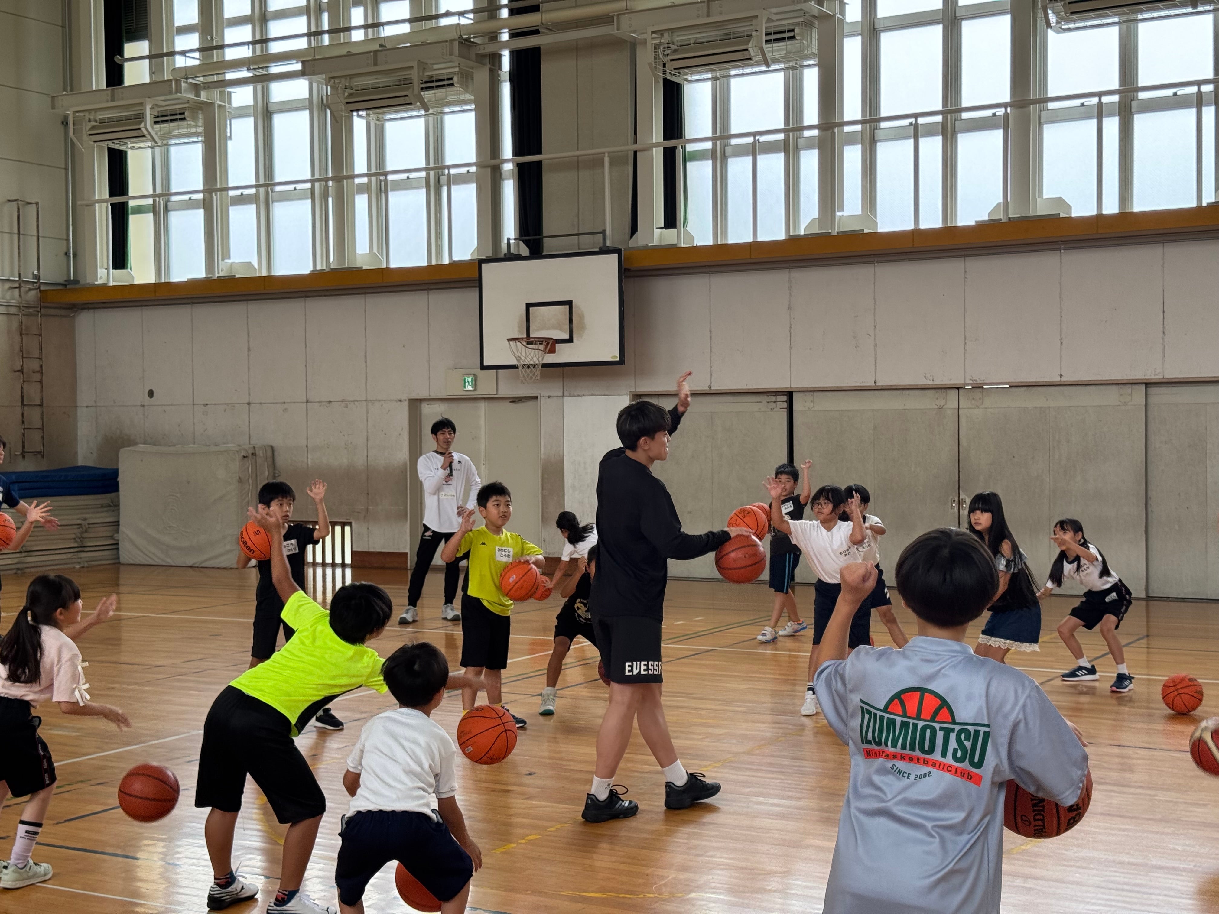 【AND YOU活動報告】大学連携事業（目指せスポーツマスター）のバスケットボール教室に高橋選手が参加しました